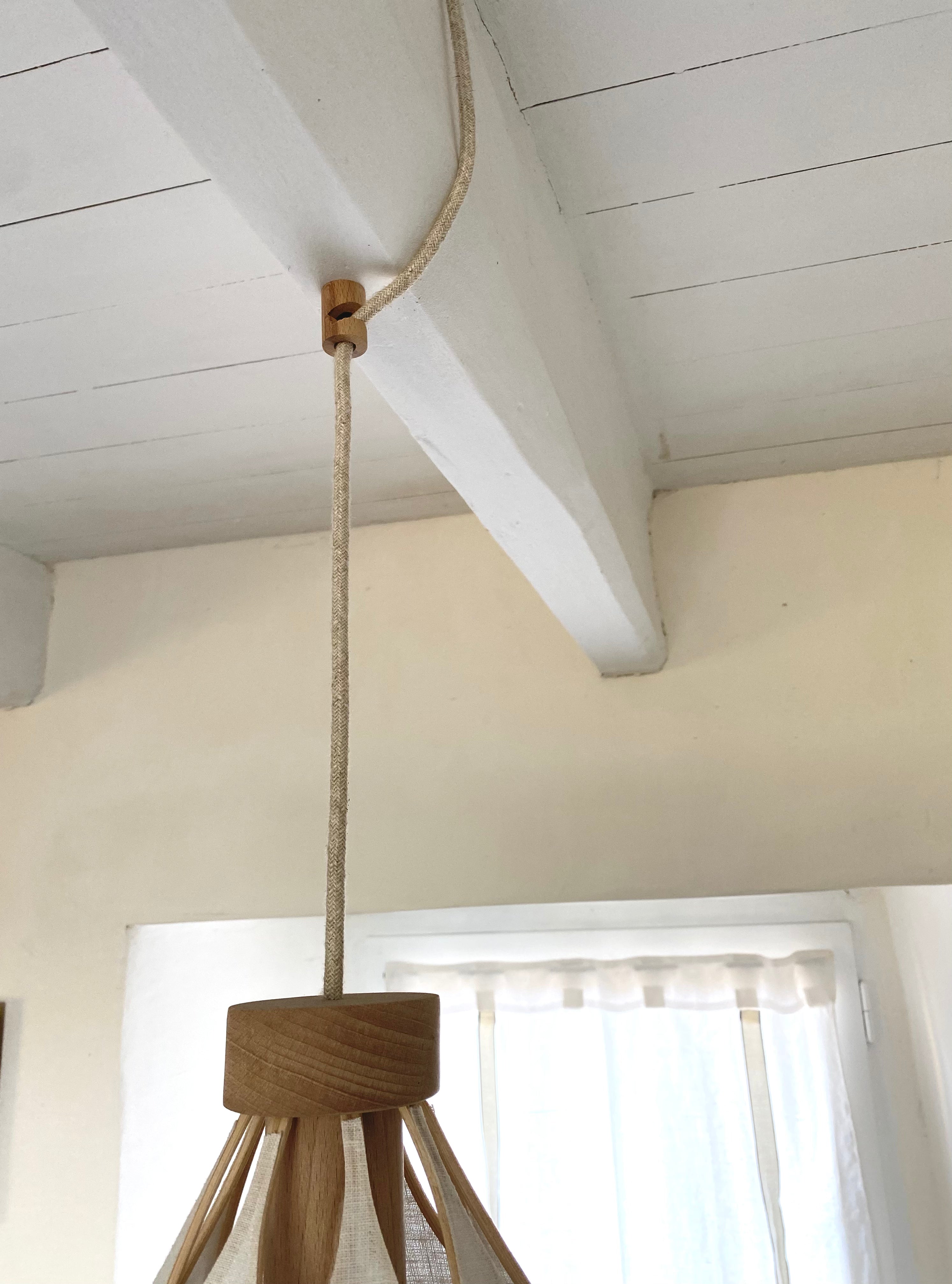 Crochet en bois en “V” pour câble électrique